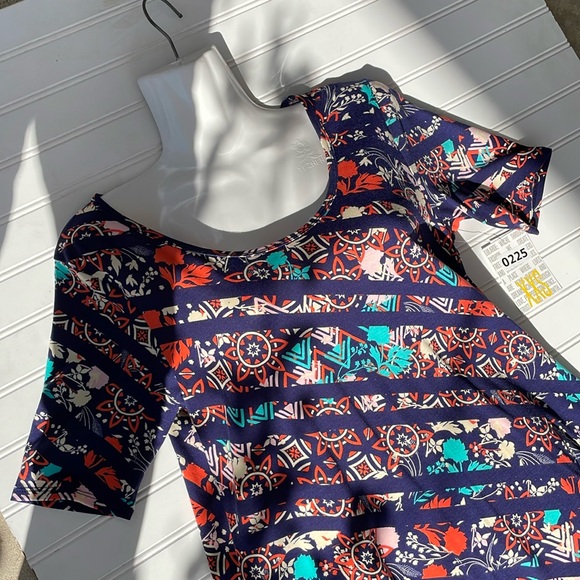 LulaRoe Geometric  & Floral Printed Perfect T High Low Top-#0225 - Picture 9 of 12
